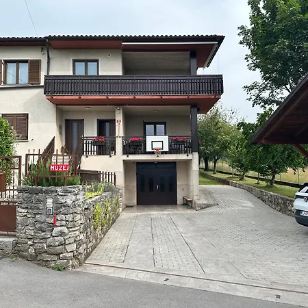 Apartma S Apartment *