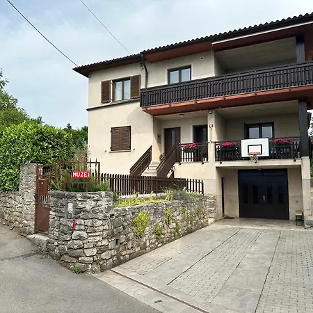 Apartma S *